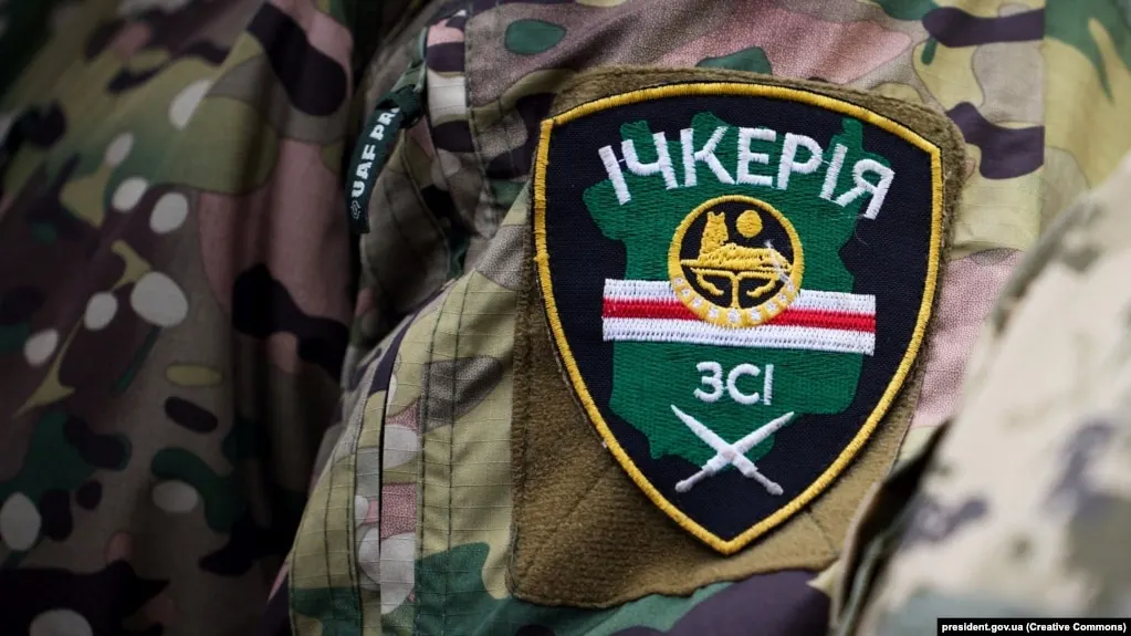 Росфинмониторинг отнёс «Чеченскую Республику Ичкерию» и её зарубежные структуры к террористическим и экстремистским организациям после решения суда в Грозном, а её нынешнего лидера Ахмеда Закаева ранее объявили в международный розыск и обвинили в создании террористического сообщества.