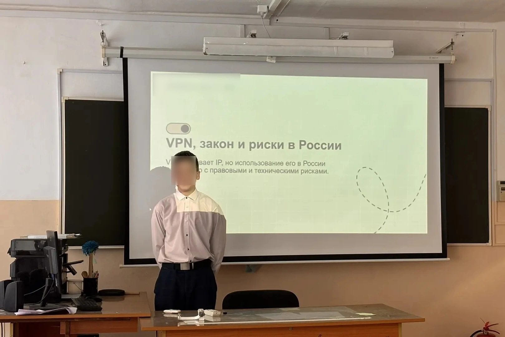 В школах разных регионов России начали систематически проводить уроки и беседы о рисках использования VPN-сервисов, утечке персональных данных и юридических последствиях онлайн-активности.