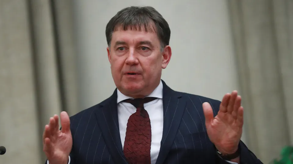Мосгорсуд оставил в силе решение о национализации имущества экс-председателя Совета судей России Виктора Момотова, у которого изъяли сеть бизнес-отелей и десятки объектов недвижимости на миллиарды рублей из‑за связей с криминалитетом и подозрений в коррупционном обогащении.