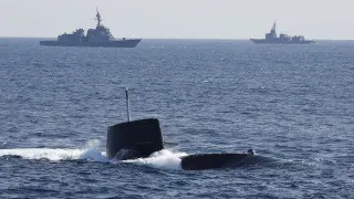 Правительство Японии радикально пересмотрело доктрину послевоенной самообороны и разрешило экспорт летальных видов вооружений, открыв путь к активному участию страны на глобальном рынке оружия.