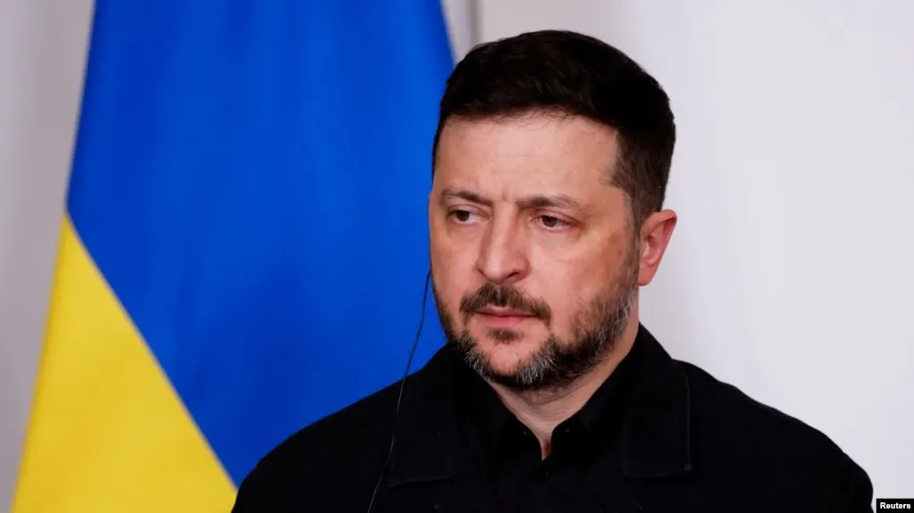 Президент Украины заявил, что предложение о временном прекращении огня может преследовать цель обезопасить московский парад на несколько часов; при этом он поддерживает инициативы, защищающие гражданских и способствующие обмену пленными.
