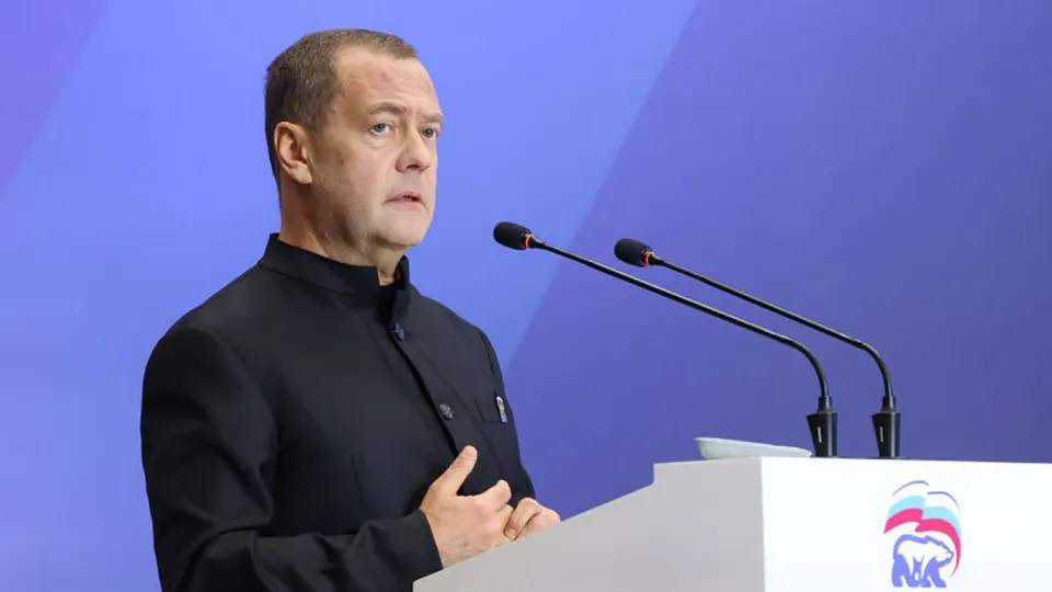 Зампред Совбеза заявил о реальной возможности ядерного апокалипсиса, подчеркнув необходимость готовности и напомнив о роли ядерной триады. Срок действия СНВ‑III истёк, стороны обсуждают дальнейший порядок и возможную модернизацию арсеналов.