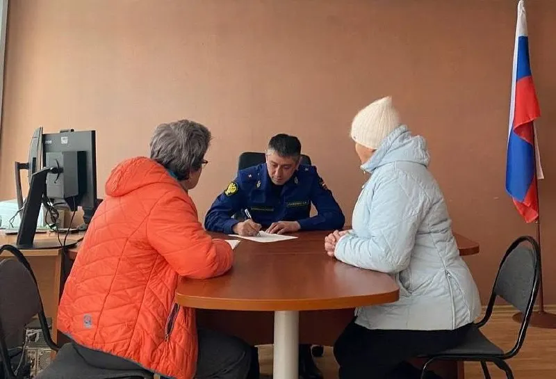 Сенаторы по предложению президента направили Сергея Паволина из Мурманска в Иркутск. В Иркутске надеются, что он займётся наведением порядка в сфере ЖКХ.