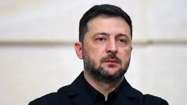 Президент Украины заявил, что российские силы не соблюдают режим прекращения огня: за последние сутки зафиксировано более 150 штурмовых действий, свыше ста обстрелов и почти 10 тысяч ударов дронами; Киев предупреждает о зеркальной реакции в случае эскалации.
