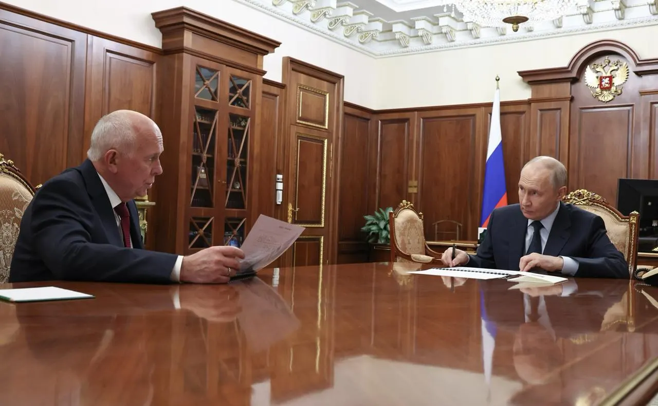 Глава Ростеха доложил президенту: серийный запуск МС‑21 и Суперджет‑100 отложен на следующий год, а ранее объявленные сроки и объёмы производства сдвинуты на более поздние годы.