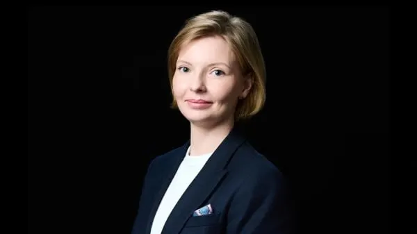 С 1 сентября владельцы доменов в зонах .ru, .рф и .su должны будут пройти идентификацию через портал «Госуслуги». Новая процедура меняет правила управления цифровыми активами и требует от компаний переработать внутренние процессы контроля доменов.