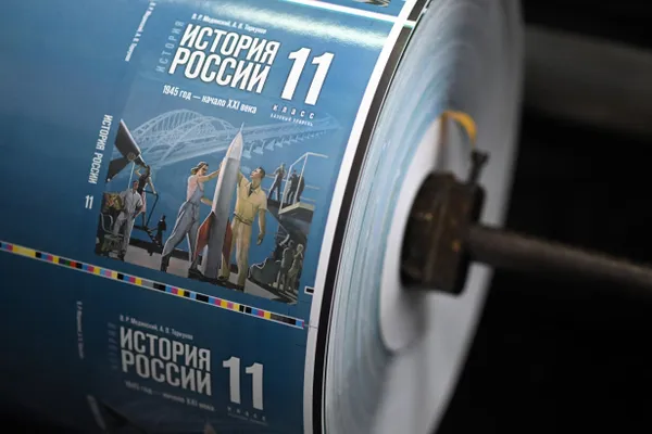 Документ предлагает единый пятилетний план по развитию исторического просвещения в школах и смежных учреждениях с акцентом на «Россия-центричность», память о жертвах и участие ветеранов специальной военной операции в внеклассных мероприятиях.