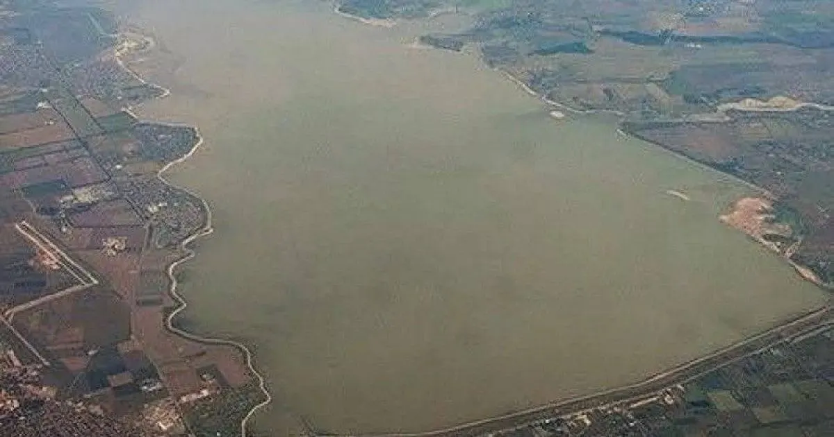 Из‑за проливных дождей в Краснодаре круглосуточно мониторят уровень воды в водохранилище и ливневых коллекторах. Действует штормовое предупреждение.