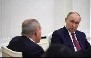 Маркетплейсы временно прекратили торговлю армянскими товарами — тысячи продавцов оказались в неопределённости. Роспотребнадзор также заблокировал более 1,1 млн бутылок воды «Джермук».