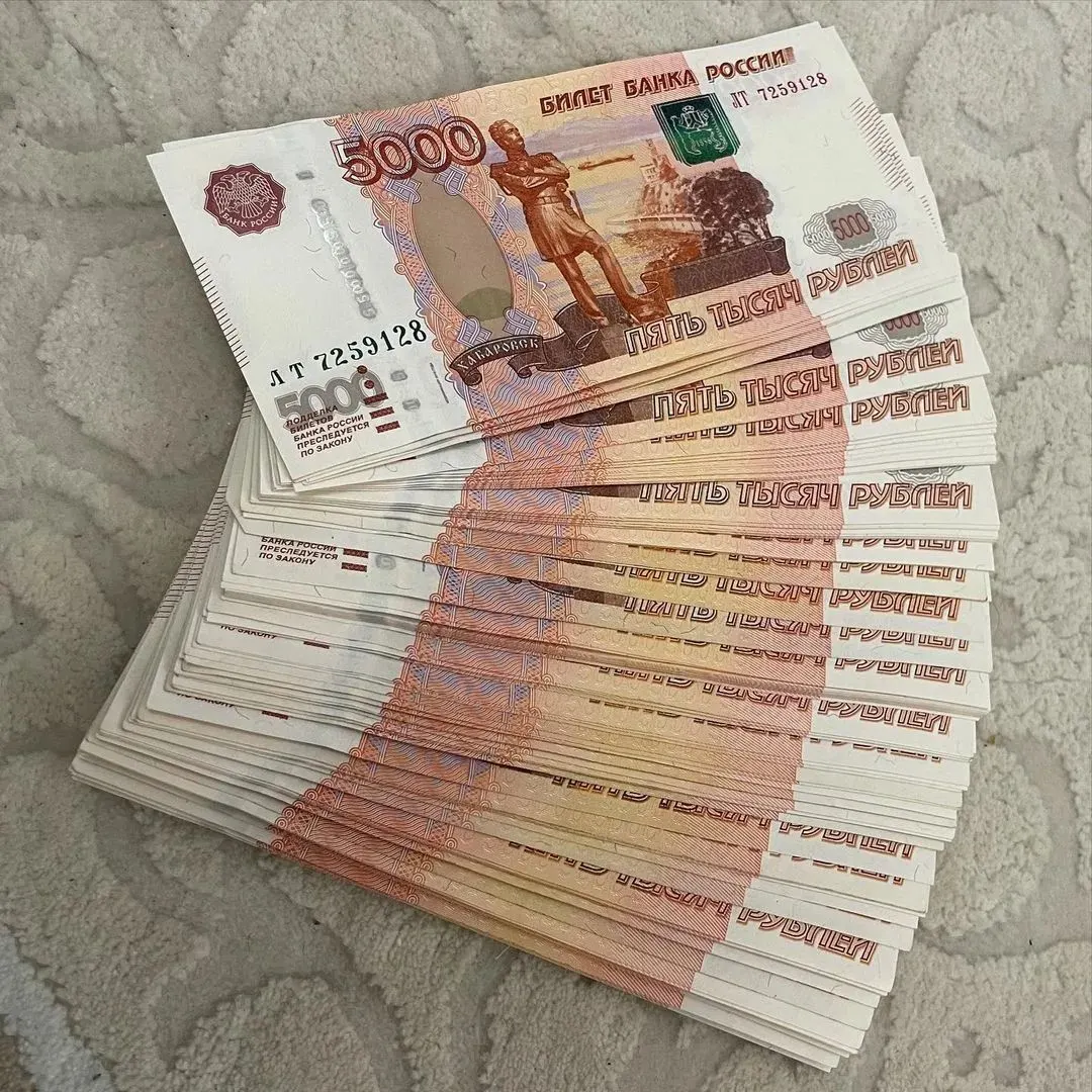 В Госдуме внесён проект поправок, предусматривающий ежегодную выплату «13‑й» зарплаты к 1 мая. Предлагаемая премия должна составлять не менее среднего заработка работника и направлена на поддержку реальных доходов граждан в условиях инфляции.