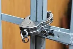Двое мужчин совершили поджог военкомата в октябре 2022 года; суд назначил им по 12 и 13 лет колонии, апелляция оставила приговор в силе.