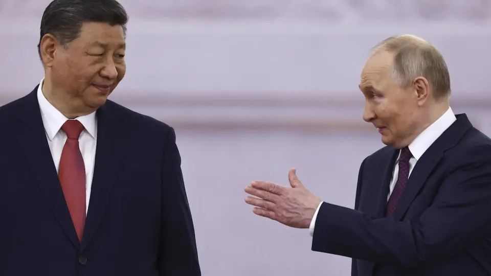 Президент едет в Китай с большой делегацией, чтобы на личных переговорах продвинуть строительство газопровода «Сила Сибири‑2». Вопросы цены, инвестиционных условий и сроков остаются ключевыми.