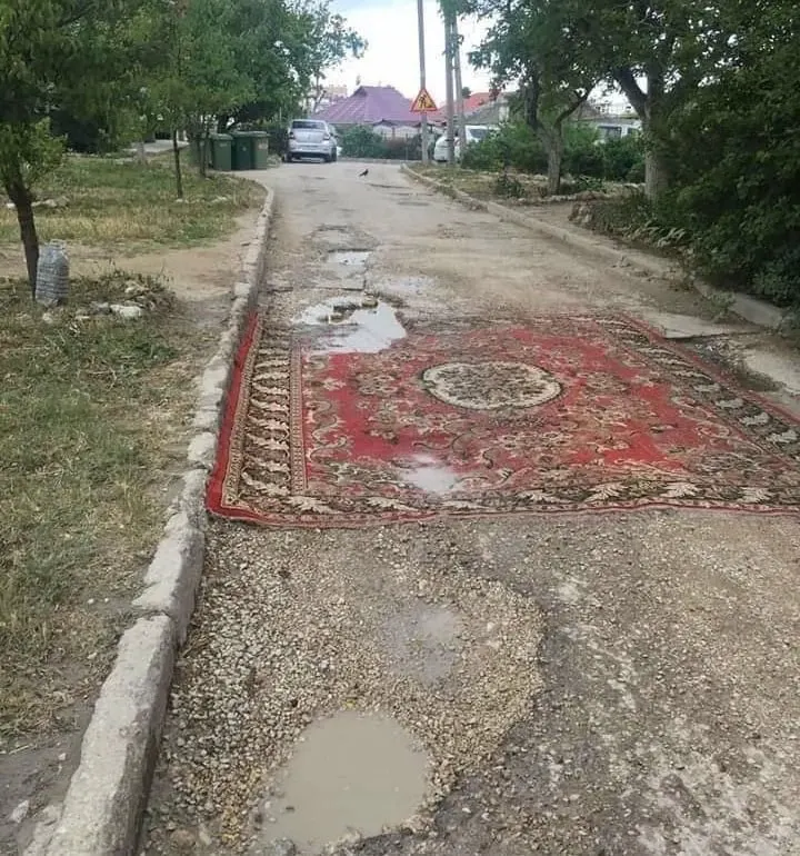 В Госдуму внесён законопроект, разрешающий жителям ремонтировать асфальт во дворах и на местных дорогах; правительство инициативу не поддержало, указывая на необходимость привлечения специалистов.