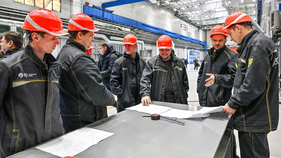 Опрос показал, что более трети трудоспособного населения регулярно перерабатывает, при этом значительная часть сверхурочных не оформляется и не компенсируется в полном объёме.