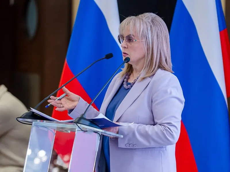 Председатель ЦИК Элла Памфилова заявила, что перебои со связью во время выборов могут быть мерой безопасности. Дистанционное электронное голосование запланировано не более чем в 33 регионах; ожидаются трудности и усталость у избирателей и партий.