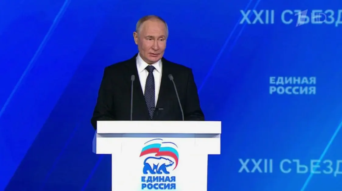 Пресс‑секретарь президента не исключил появление Владимира Путина на съезде «Единой России» 28 июня. Такое выступление могло бы поднять рейтинг партии на фоне снижения поддержки.