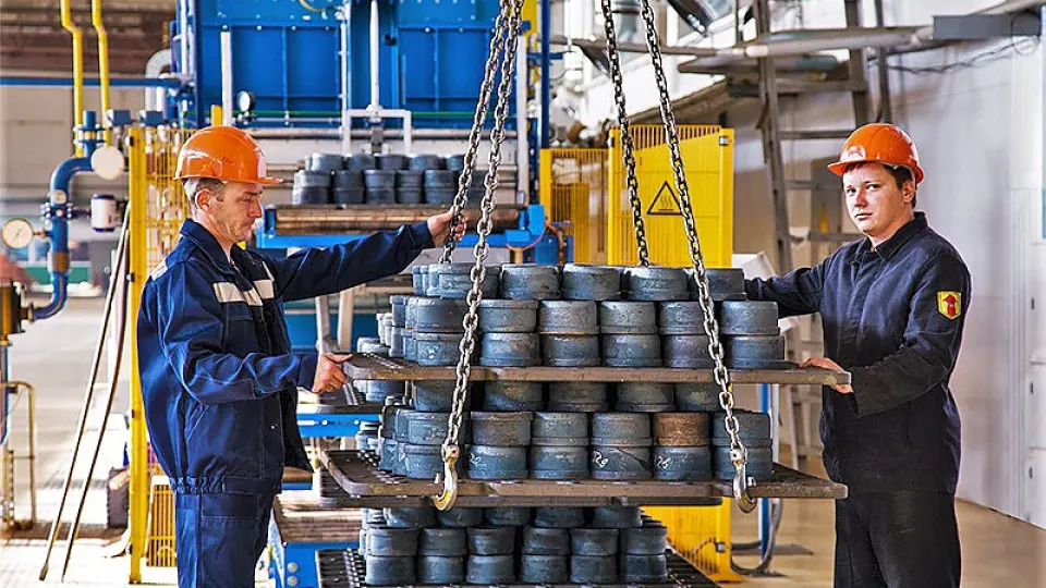 Лефортовский суд Москвы наложил арест на активы Европейской подшипниковой корпорации и связанные предприятия в нескольких регионах по иску Генпрокуратуры; в деле фигурируют бывший депутат и несколько предпринимателей.