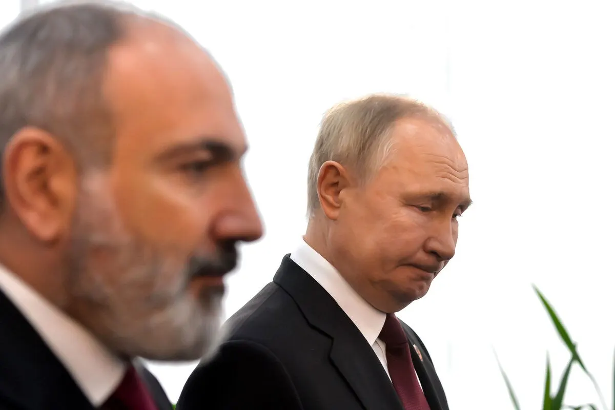 Кремль направил Пашиняну пожелания здоровья и успехов, подчеркнув заинтересованность в дальнейшем развитии двусторонних отношений. Это произошло на фоне недавних разногласий — заявлений о «СВО», требований о референдуме со стороны членов ЕАЭС и временных торговых ограничений.