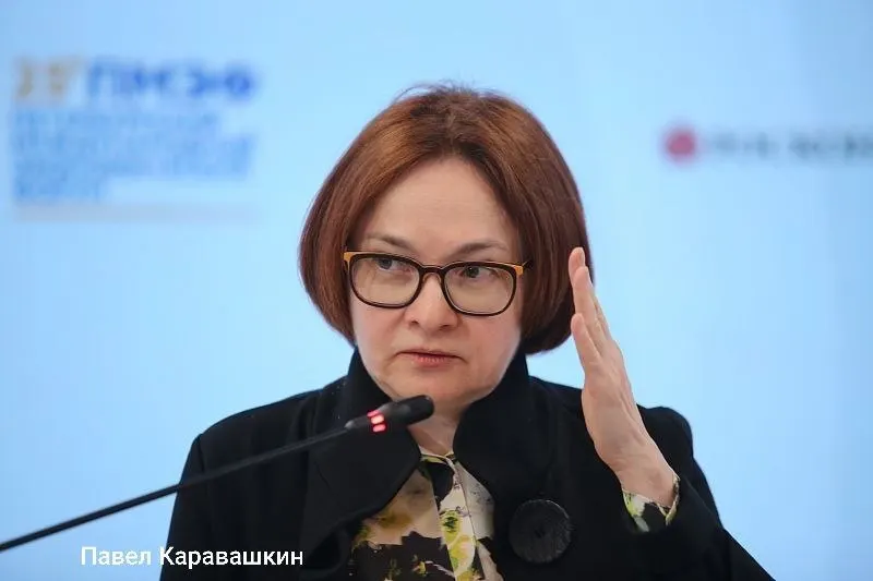 Глава Банка России не примет участие в сессии ПМЭФ из‑за смерти своего советника Алексея Можина, который более 30 лет представлял Россию в МВФ; похороны запланированы на 4 июня. В сессии примут участие Антон Силуанов, Максим Решетников и Максим Орешкин.