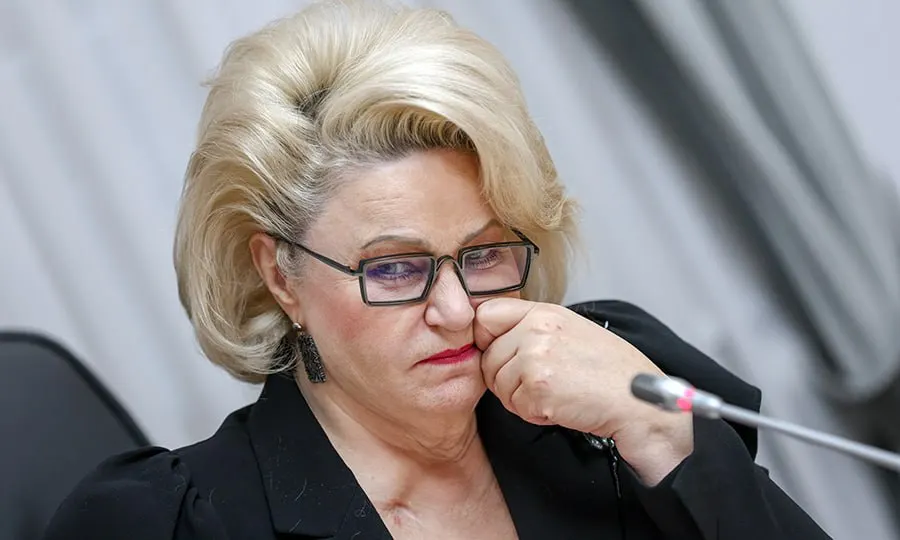 Председатель комитета по защите семьи Нина Останина призвала Роскомнадзор и Минцифры применять механизмы контроля времени детей в виртуальных пространствах и на игровых платформах.