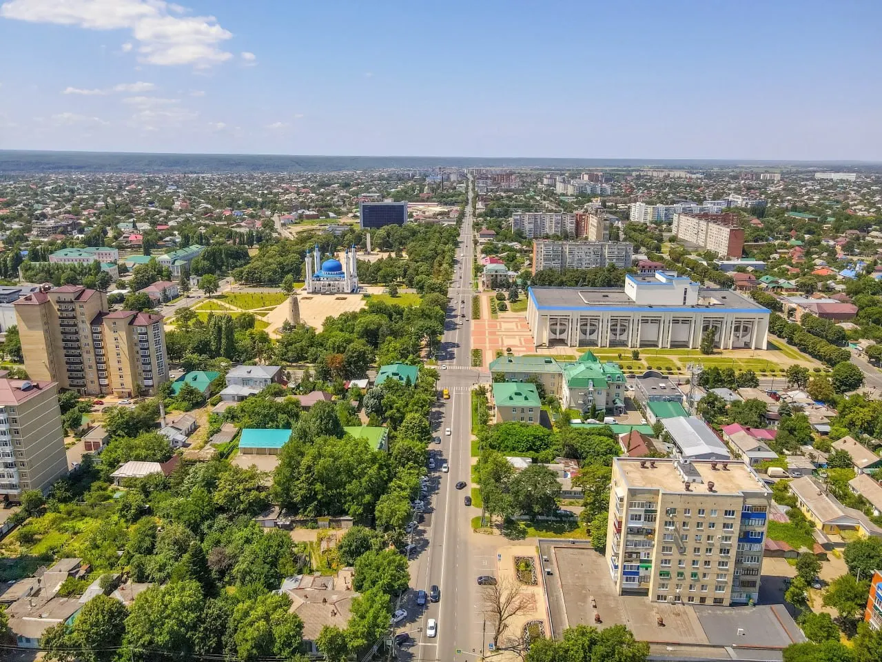 В республике до конца 2027 года появятся новые базовые станции и улучшится качество связи: основное внимание — Майкопский район и населённые пункты, ближе всех расположенные к Краснодару. Планируется равномерное («ковровое») покрытие и повышение скоростей.