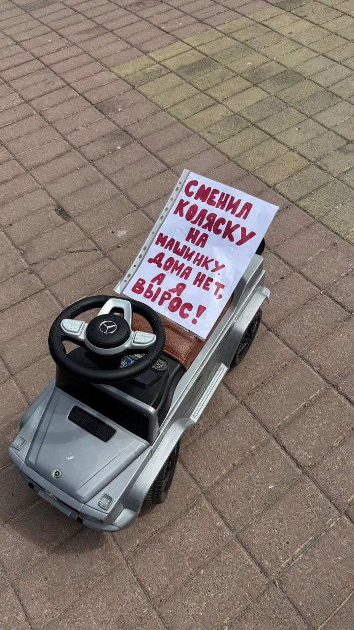 Краткий обзор региональных событий: в Иркутске прошёл повторный митинг пострадавших от действий застройщиков, в Пятигорске госпитализированы десятки людей после отравления в кафе, в Краснодаре суд отклонил иск о перераспределении сквера, в Нижнем Новгороде осквернили могилы ветеранов, а в Чечне 18‑летнему Адаму Кадырову вручили медаль за вклад в СВО.