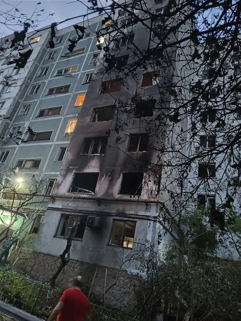 Ночью в Новороссийске, Анапе, Геленджике и Темрюкском районе произошла массированная атака БПЛА; погибли двое и пострадали как минимум 12 человек, разрушения зафиксированы в жилых домах и на предприятиях.