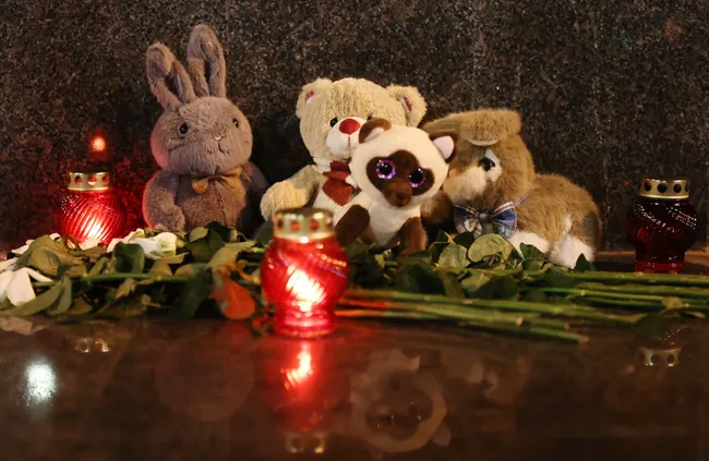 На побережье Краснодарского края произошла атака беспилотников: погибло семь человек, десятки получили ранения, включая детей. Подробности — далее.