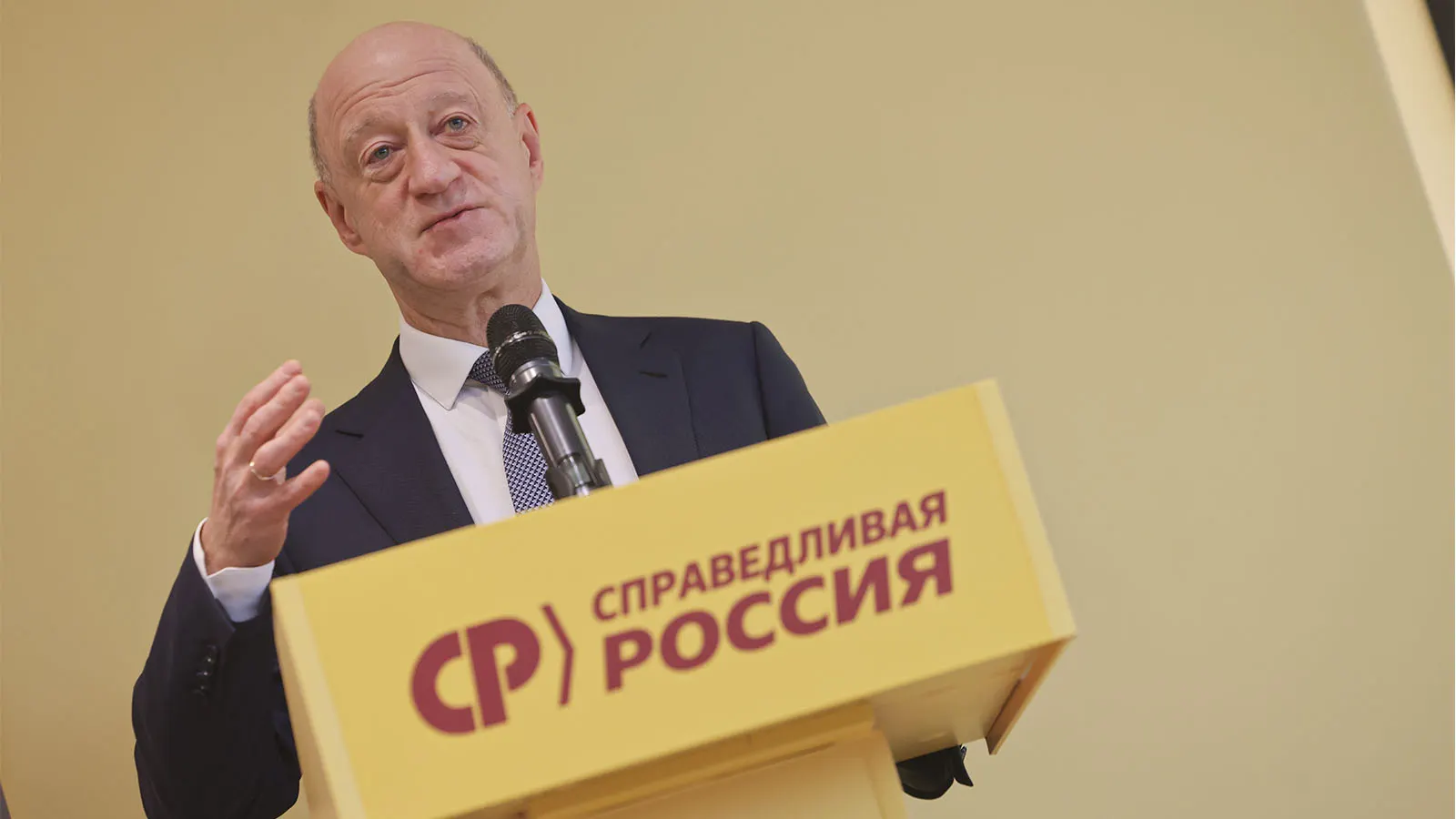 Заместитель спикера Александр Бабаков может стать лидером партии, пока Миронов восстанавливается после травмы. Внутренние источники говорят о перестройке руководства и новых должностях.