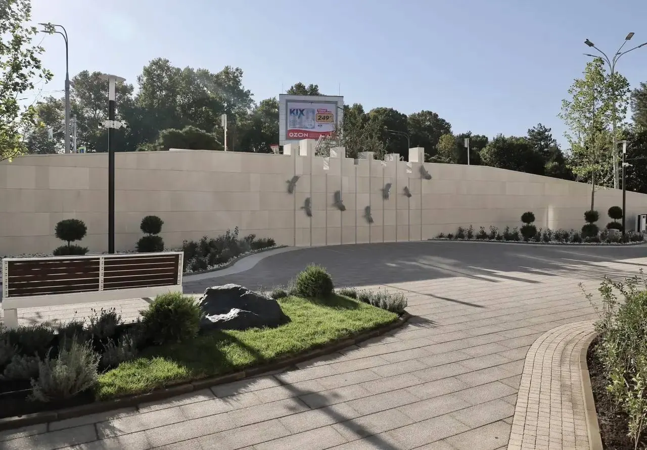 Городская дума Краснодара приняла решение назвать сквер на пересечении Красной и имени Гаврилова в честь писателя Виктора Лихоносова.