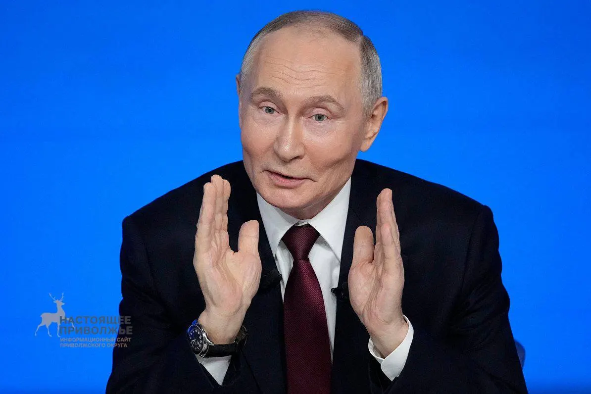 По данным ВЦИОМ, за неделю рейтинг одобрения Путина снизился на 2,1 п.п., а доля тех, кто не одобряет его работу, выросла на 2,2 п.п.
