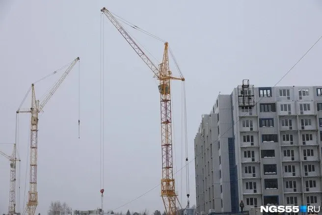 Новое омское ООО выходит на рынок недвижимости, связывая Омск с Краснодаром; в 2025 году компания получила убыток.