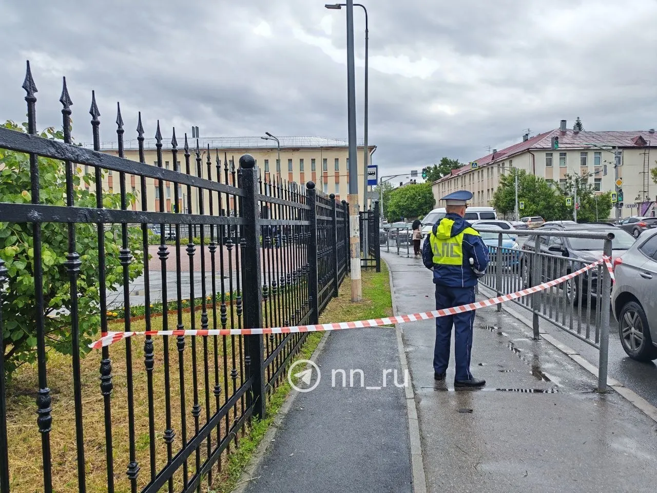 Минобороны сообщает о 62 сбитых беспилотниках по регионам за ночь. В Нижнем Новгороде в результате падения БПЛА повреждено здание областного суда; пострадавших пока не зафиксировано, на месте работают спецслужбы, полиция и МЧС.