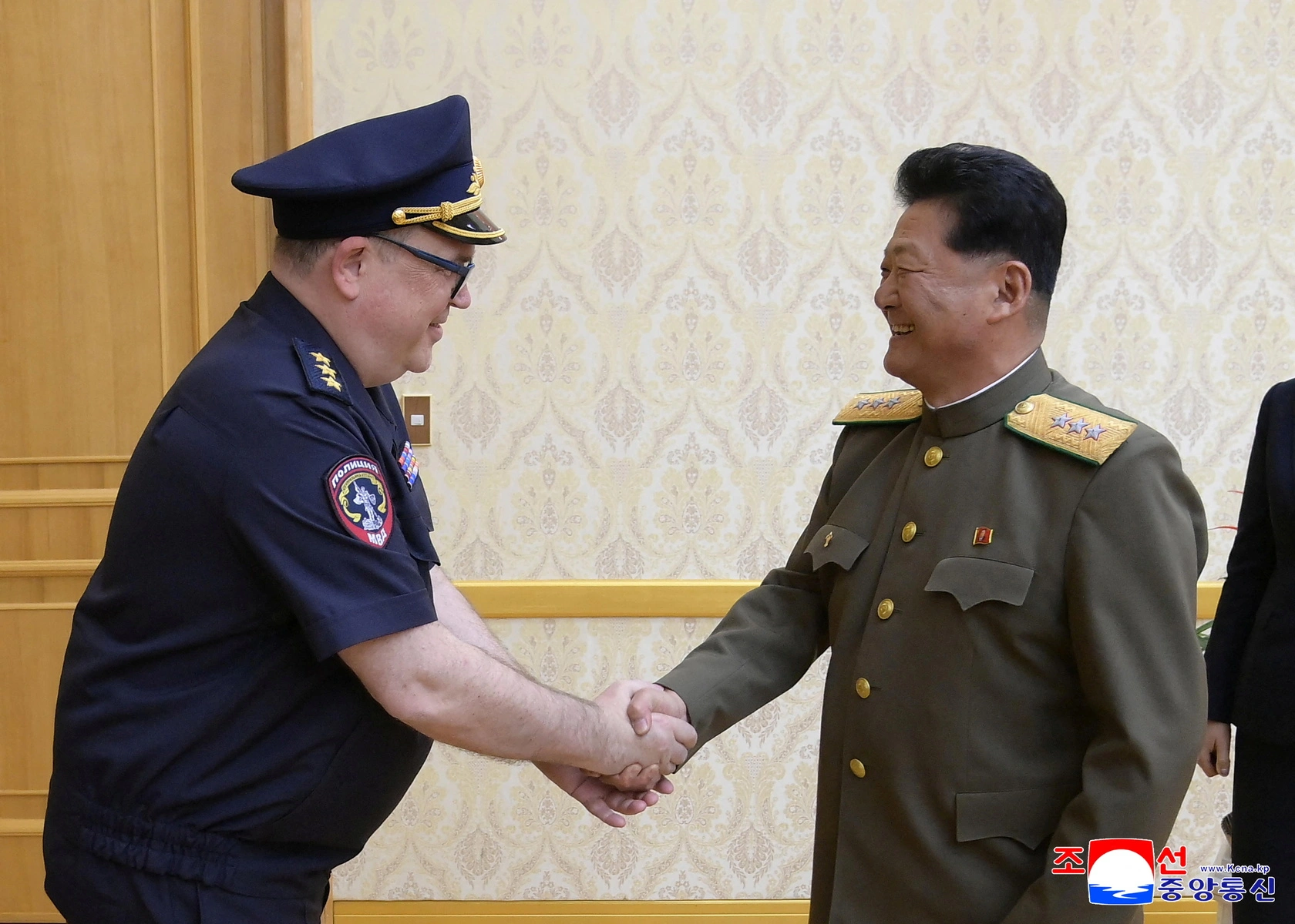 Президент подписал указ о назначении генерал‑полковника полиции Виталия Шулики заместителем министра обороны. Назначение связывают с усилением технократического и финансового контроля в ведомстве.