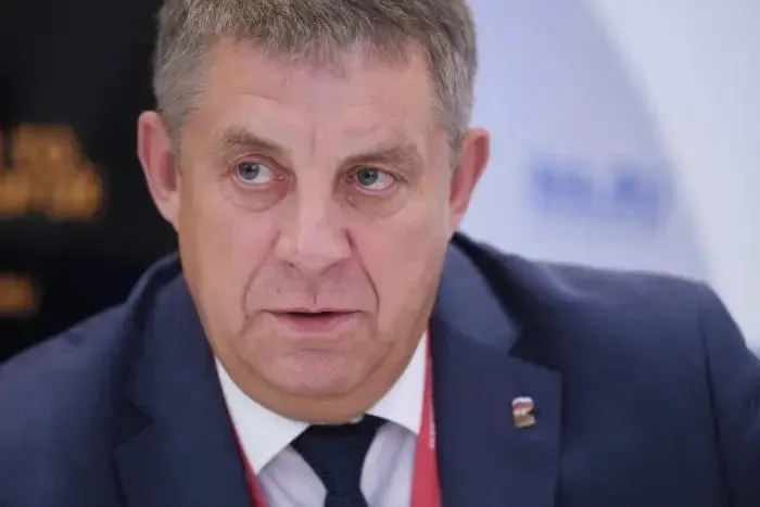 После отставки Александра Богомаза в республике обсуждают возможное назначение его в состав депутатского корпуса Госдумы; одновременно рассматривают кадровые варианты для других ушедших губернаторов.