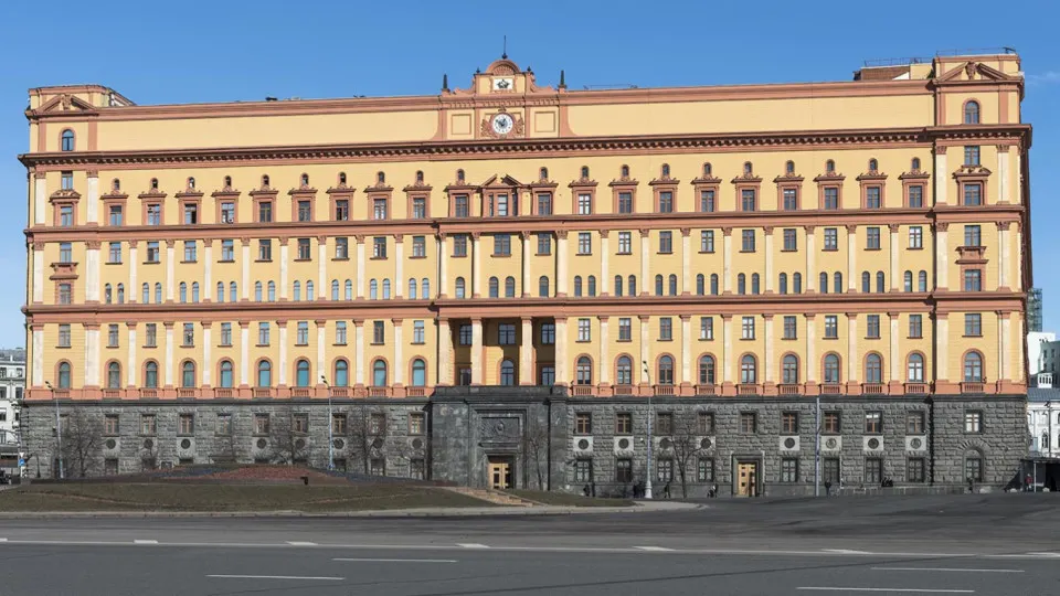 Руководитель Погранслужбы ФСБ заявил о возведении инженерных заграждений и изменениях в разграничении водных пространств, которые, по его мнению, создают риски на западных рубежах и вынуждают Россию готовиться к разным сценариям.