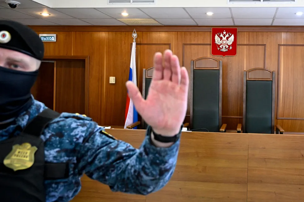 Судебный департамент убрал из открытого доступа всю статистику о судимости с 2005 года и не опубликовал отчёт за 2025 год. Потеря данных затрудняет мониторинг репрессий, анализа отправки обвиняемых на войну и изучение работы судов по всей стране.
