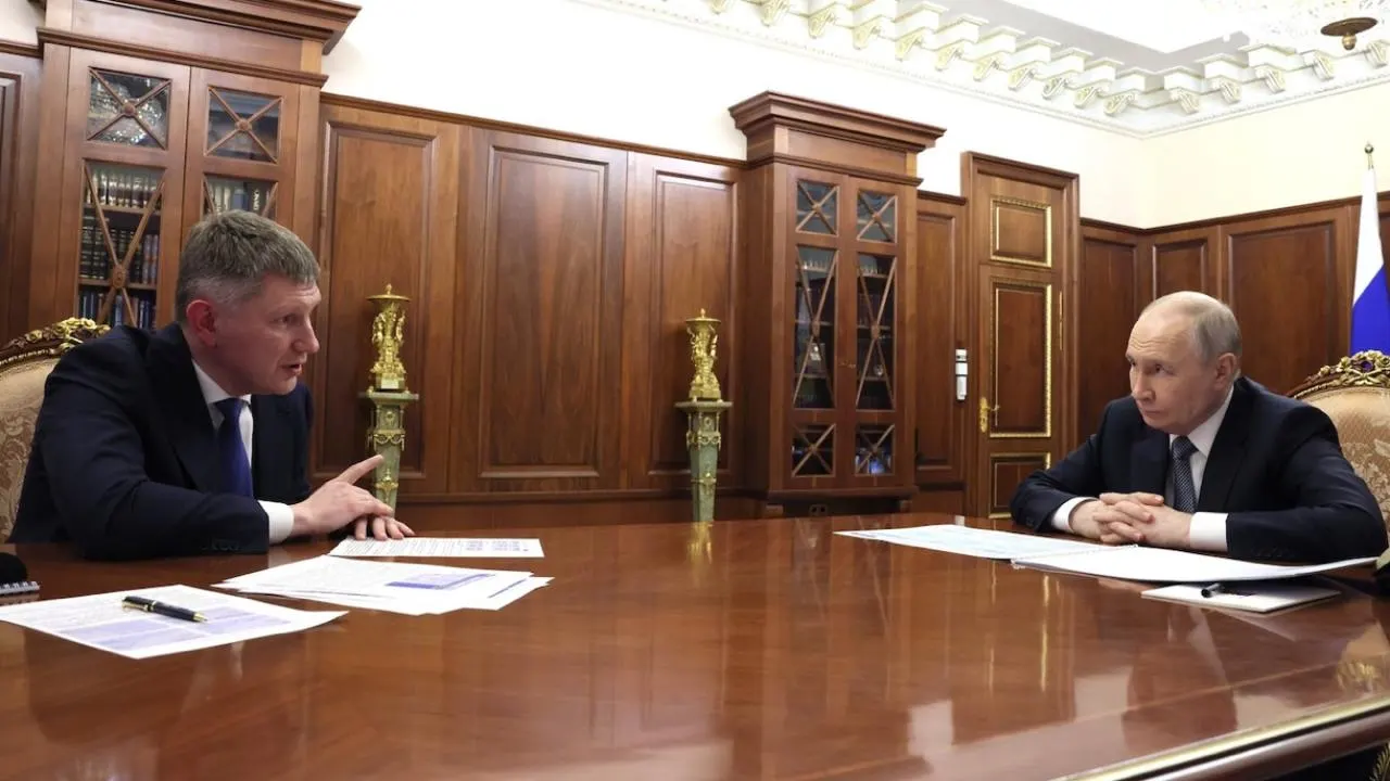 Министр экономического развития Максим Решетников доложил президенту, что российская экономика демонстрирует более высокие темпы роста, чем американская, хотя по ВВП на душу населения Россия существенно отстаёт по данным МВФ.