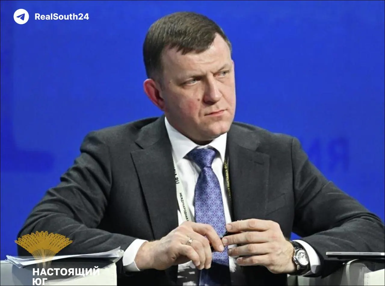 Администрация города планирует взять кредит на 2,4 млрд рублей, чтобы закрыть дефицит бюджета и рефинансировать старые обязательства; переплата по займу оценивается примерно в 17% (около 405 млн ₽).