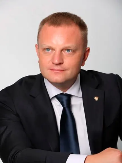Татьяна Москалькова уходит с должности уполномоченного по правам человека. Среди претендентов — депутат ЛДПР Иван Сухарев, депутат КПРФ Артём Прокофьев и представитель «Справедливой России» Яна Лантратова.