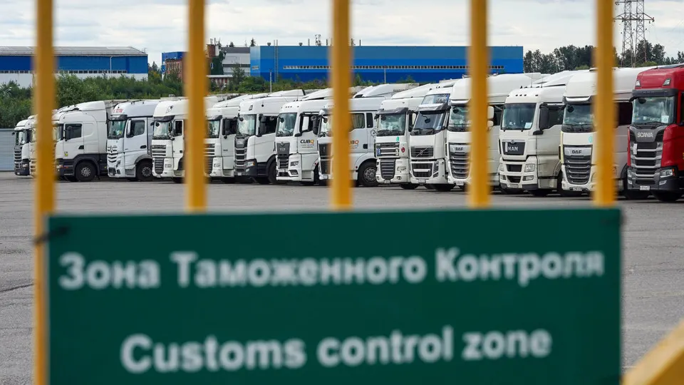 Правительство отложило обязательные обеспечительные платежи по системе СПОТ и продлило упрощённый порядок ввоза из ЕАЭС, чтобы избежать сбоев на границе и дать время на внедрение новой процедуры.