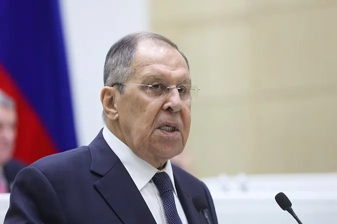 Глава МИД РФ заявил, что Еревану придётся определиться между ЕАЭС и ЕС, и вопрос членства нужно будет решать быстро — от этого зависят тарифы и фитосанитарные правила.