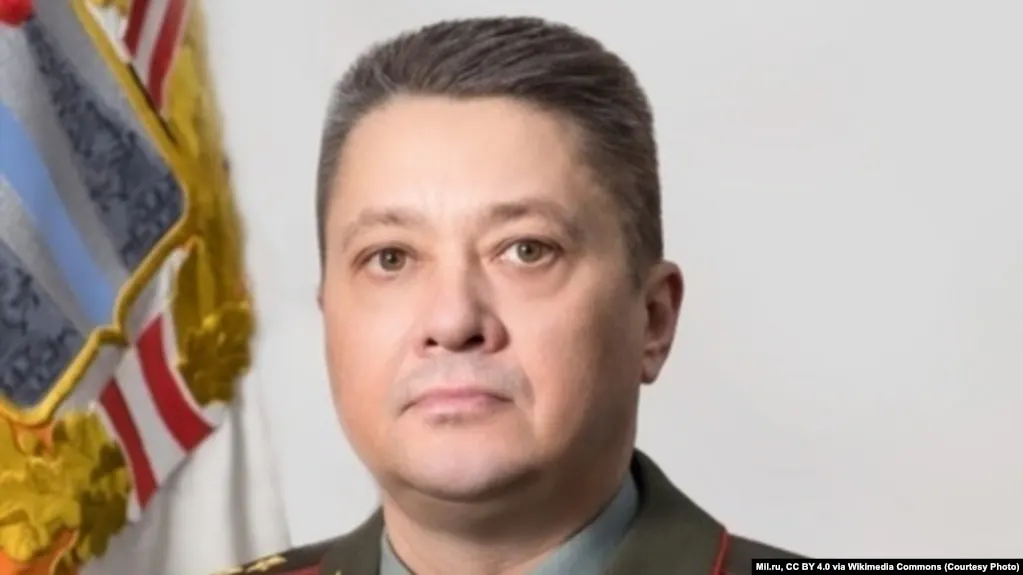 Минобороны подтвердило назначение генерал‑полковника Александра Чайко на пост главнокомандующего Воздушно‑космическими силами в мае 2026 года. Ранее он командовал группировкой в Сирии и действовал на киевском направлении; в марте 2026 года попал под санкции ЕС.
