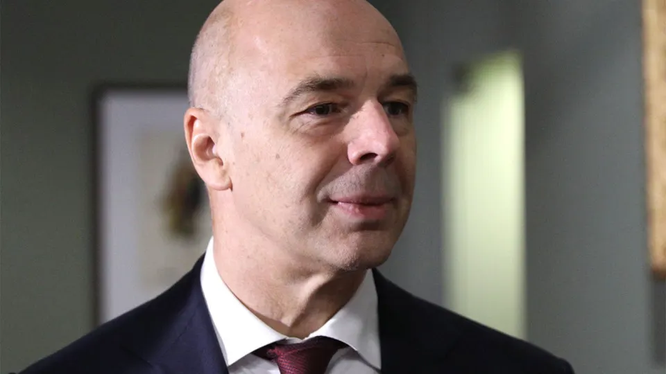 Минфин заявил, что компании топливно-энергетического комплекса должны самостоятельно финансировать покупку средств защиты; затраты можно включать в себестоимость. Атаки дронов уже серьёзно сократили переработку и подняли цены на бензин.