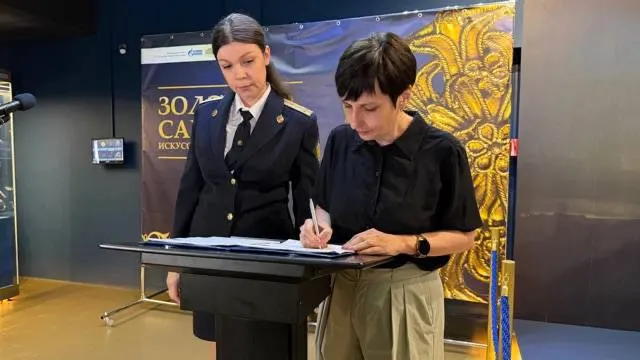 Коллекция из 300 предметов — монеты, украшения и оружие — была изъята из незаконного оборота и передана в музейный фонд; экспонаты станут доступны посетителям края.