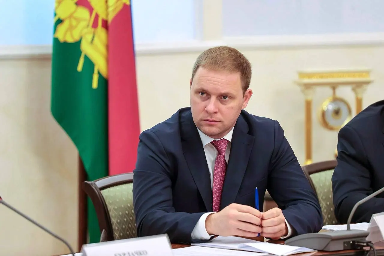 Швец, проработав более десяти лет в органах власти Краснодарского края и в течение пяти лет руководив Анапой, назначен главой госкорпорации, отвечающей за развитие туризма в России.