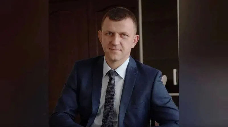 Если вы обнаружили обломки беспилотника, звоните 112, не подходите и не фотографируйте; не отвечайте на уточняющие вопросы в комментариях и дождитесь прибытия служб.
