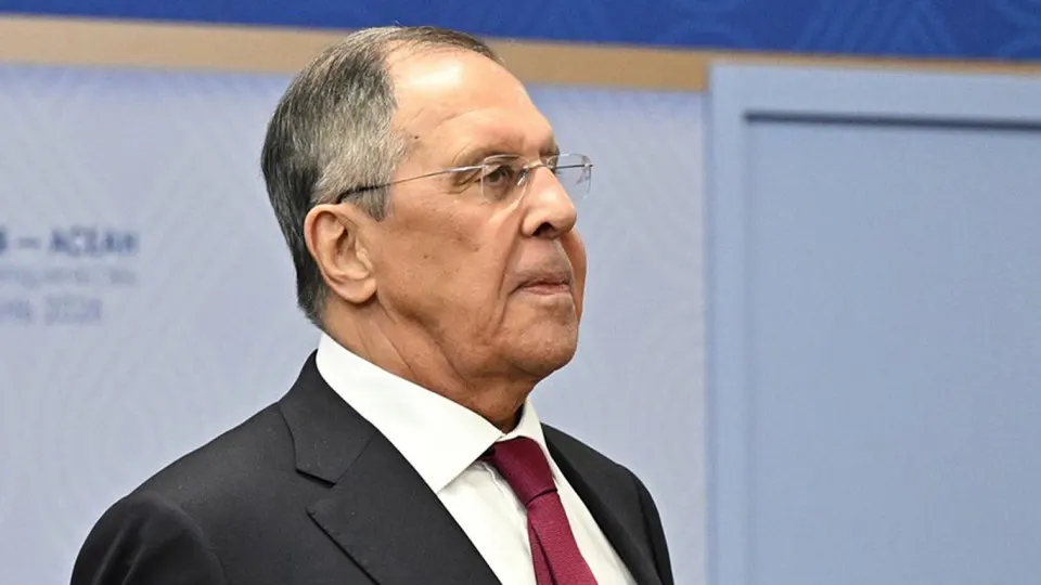 После самой масштабной с начала войны ночной атаки дронов по столичному региону власти пообещали регулярные удары по целям, влияющим на боеспособность ВСУ. В результате ударов в Москве и Подмосковье произошли пожары и нарушения в работе аэропортов.
