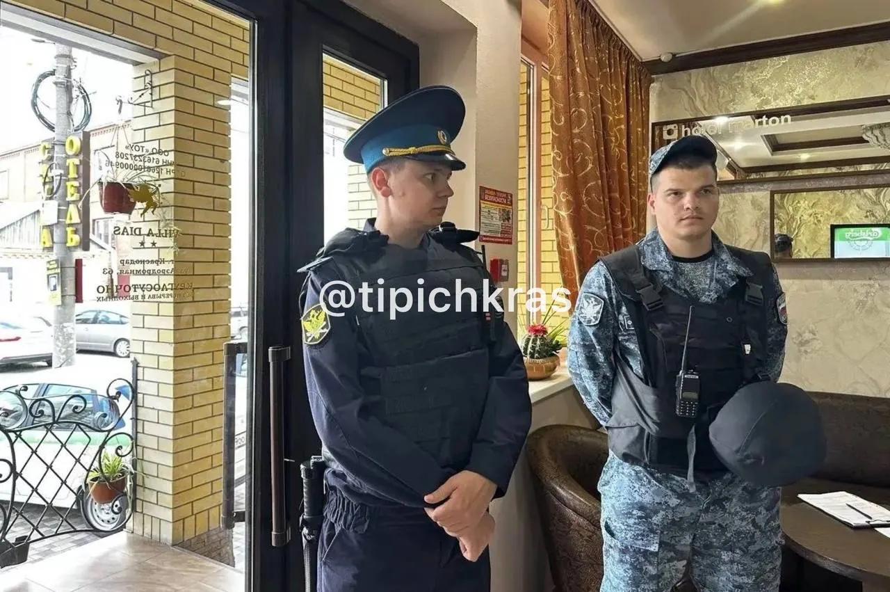 По решению Арбитражного суда Краснодарского края судебные приставы приостановили эксплуатацию пяти гостиниц и ряда нежилых помещений сети «Мартон» в Краснодаре. Владелец сети находится под арестом.