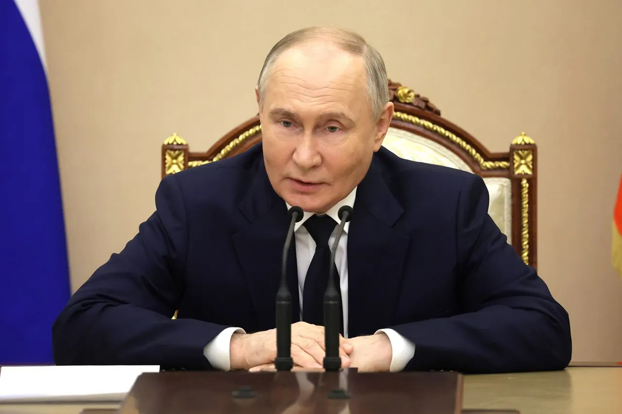 Президент потребовал обеспечить непрерывность работ на Балтийском заводе по созданию двух атомных ледоколов и подчеркнул необходимость продолжения работ по проекту «Лидер».